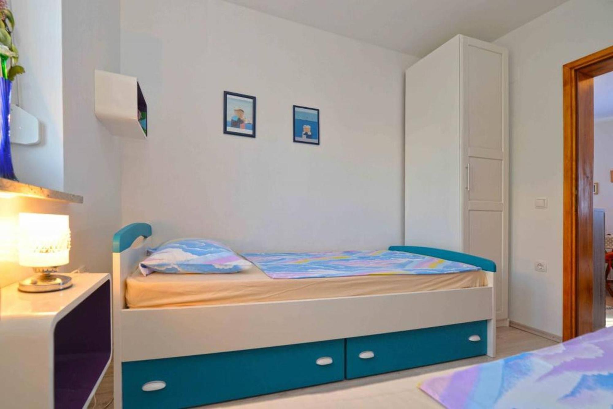 Apartment Pia Murter Bagian luar foto