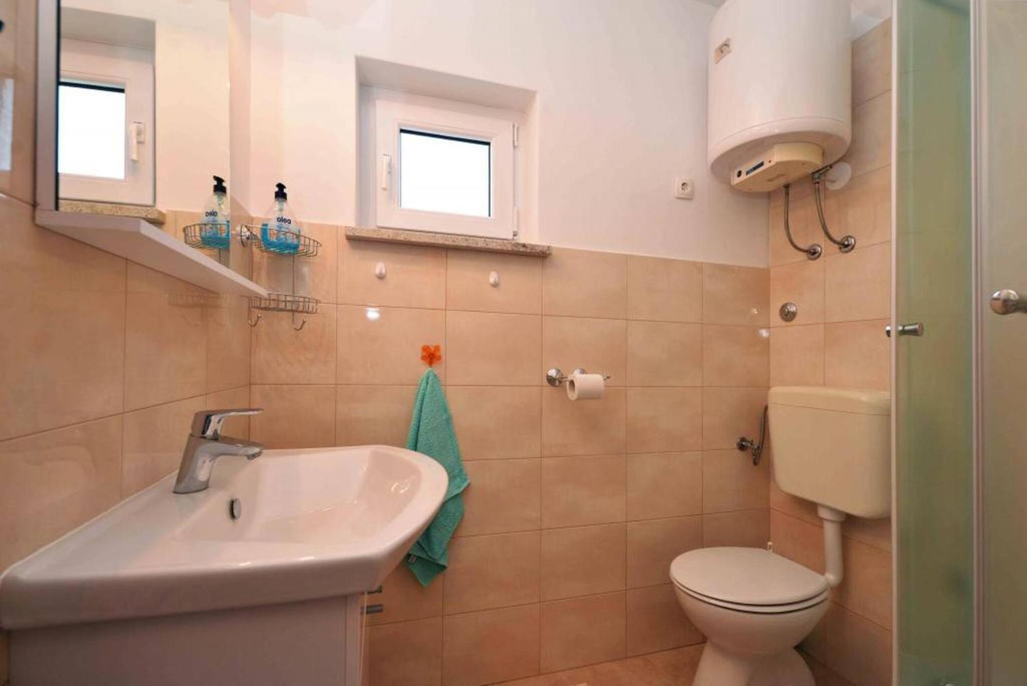 Apartment Pia Murter Bagian luar foto